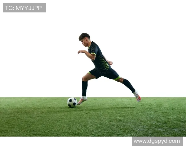 足球场上的矮个子明星们他们如何突破身高限制成就辉煌职业生涯