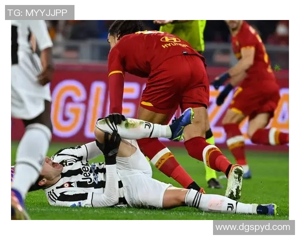 足球明星因比赛受伤脚指淤血引发球迷关注伤情恢复成焦点