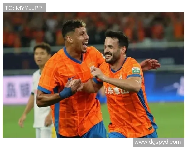 足球明星幽默回应记者提问重演引发现场笑声不断